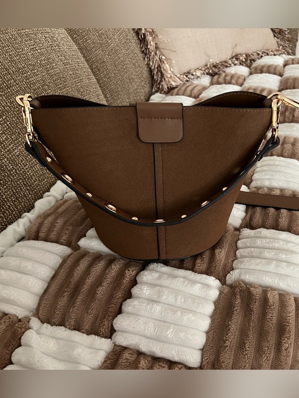 Jen & Co Brown Women's Bucket 2 Strap Purse/Bag with Gold Hardware - Picture 2 of 7